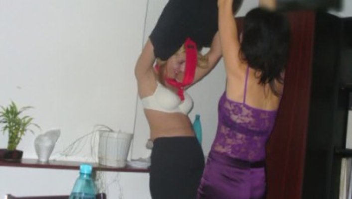 Dezmăţ cu striptease şi alcool la Spitalul Militar